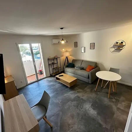 Studio Equipe Avec Balcon 아파트